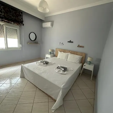 къща с две спални Néa Péramos